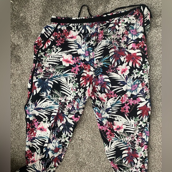 New Look UK 14 Drawstring Waistband Floral Pants - Picture 5 of 5